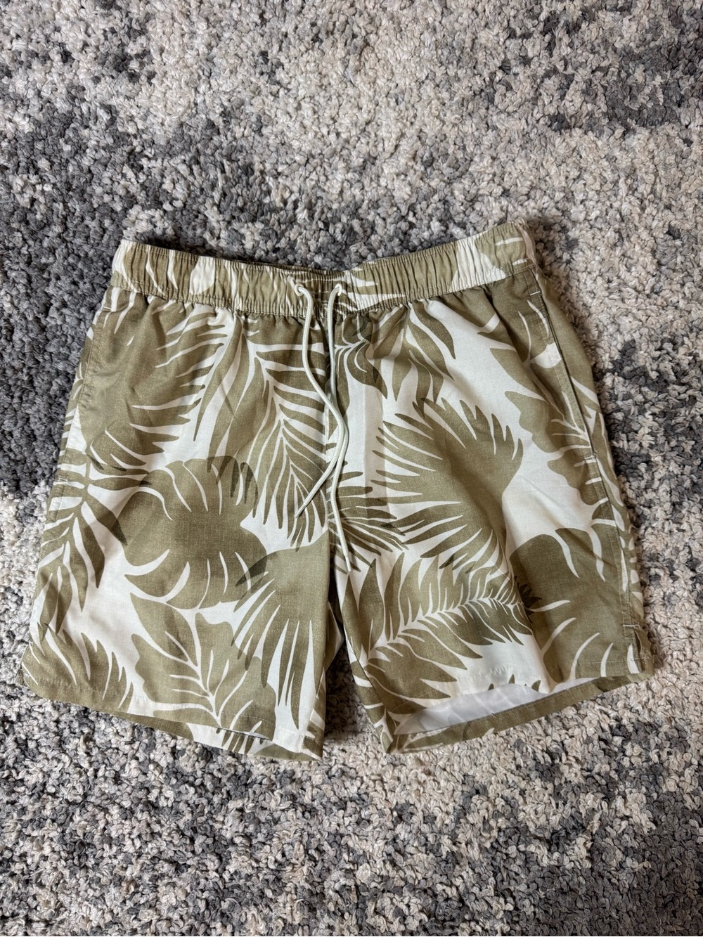 Goodfellow & Co, Men’s Tropical Leaf Print Drawstring Swim Shorts, Medium